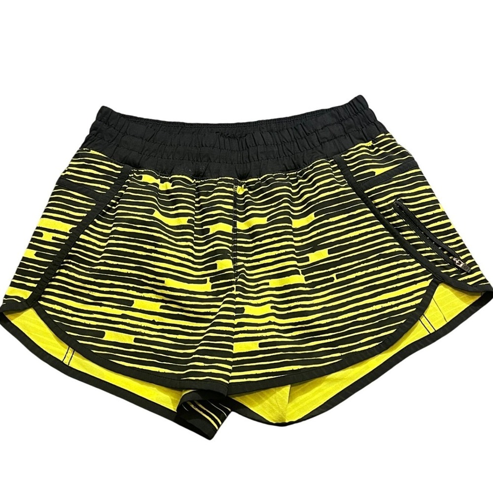 Lululemon Seawheeze Tracker Shorts Blacked Out Yellow‎ Neon Womens Size 8